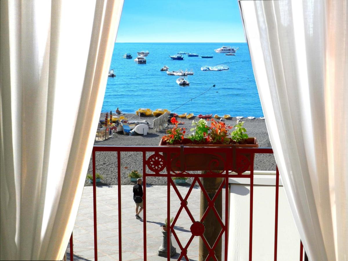 Villa Costanzo beachfront air conditioning and free wi-fi - Chambres d’hôtes Positano