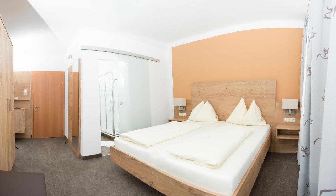 Camera Matrimoniale con Letto Supplementare