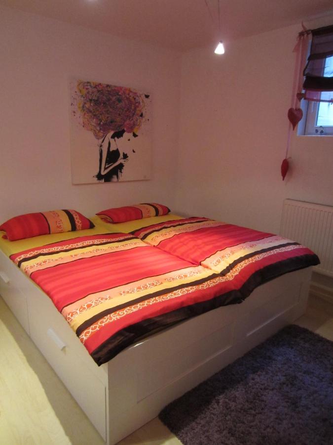 B&B Leutkirch - Christine Oparaugo - Privatzimmer mit Bad - Bed and Breakfast Leutkirch