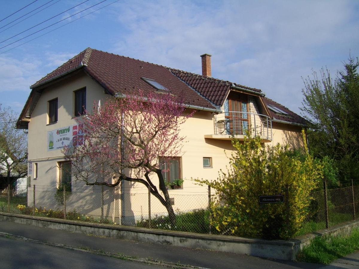 B&B Nagyatád - 4Fenyő Magánszállás Nagyatád - Bed and Breakfast Nagyatád