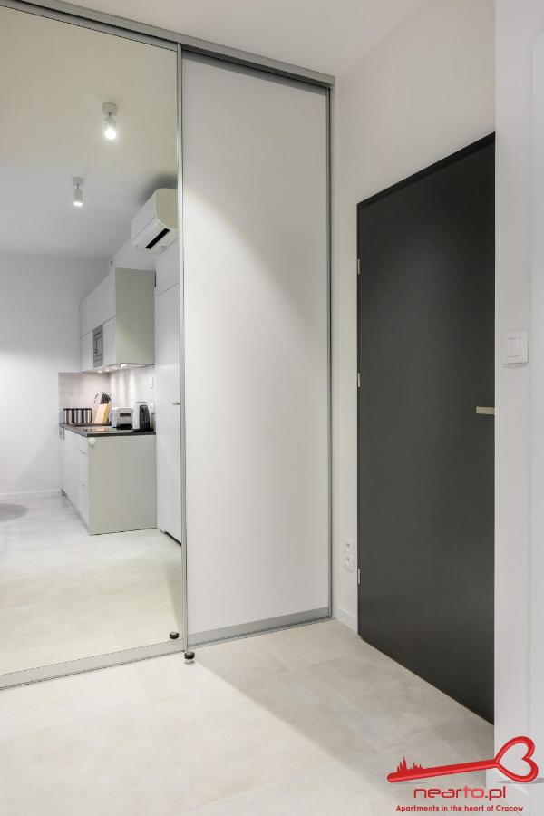 Deluxe One-Bedroom Apartment