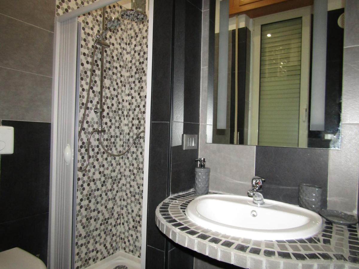 Camera Doppia con Letti Singoli con Bagno Privato 