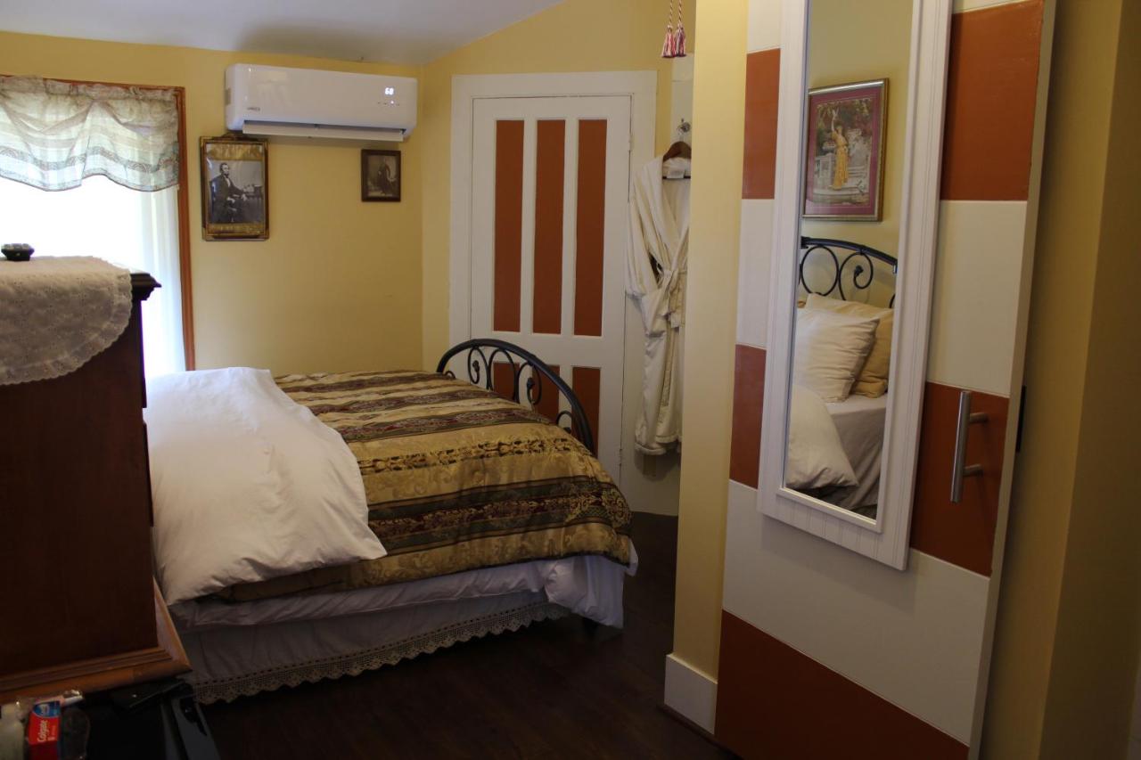 Standard Room with 1 Full Bed
