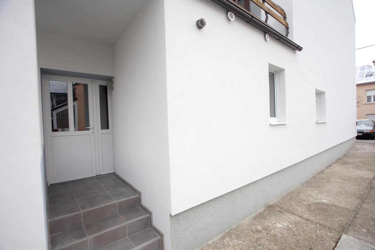 Apartment Andro,Trnje, private garage - B&B