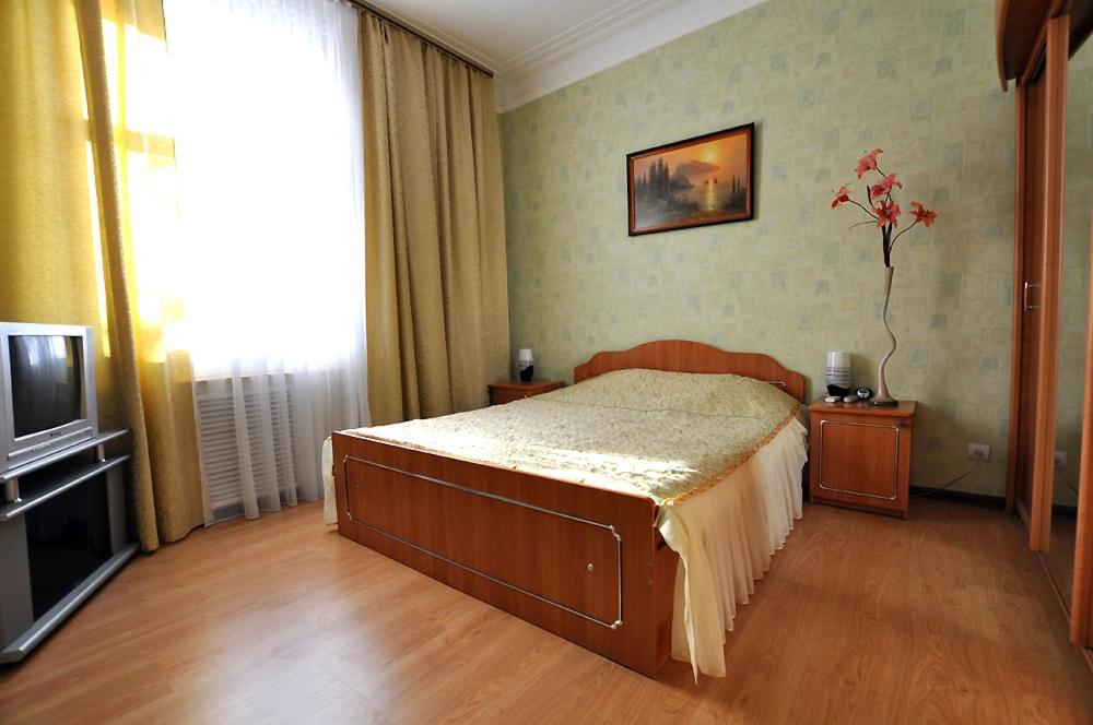 Deluxe One-Bedroom Apartment - Bolshaya Morskaya 65