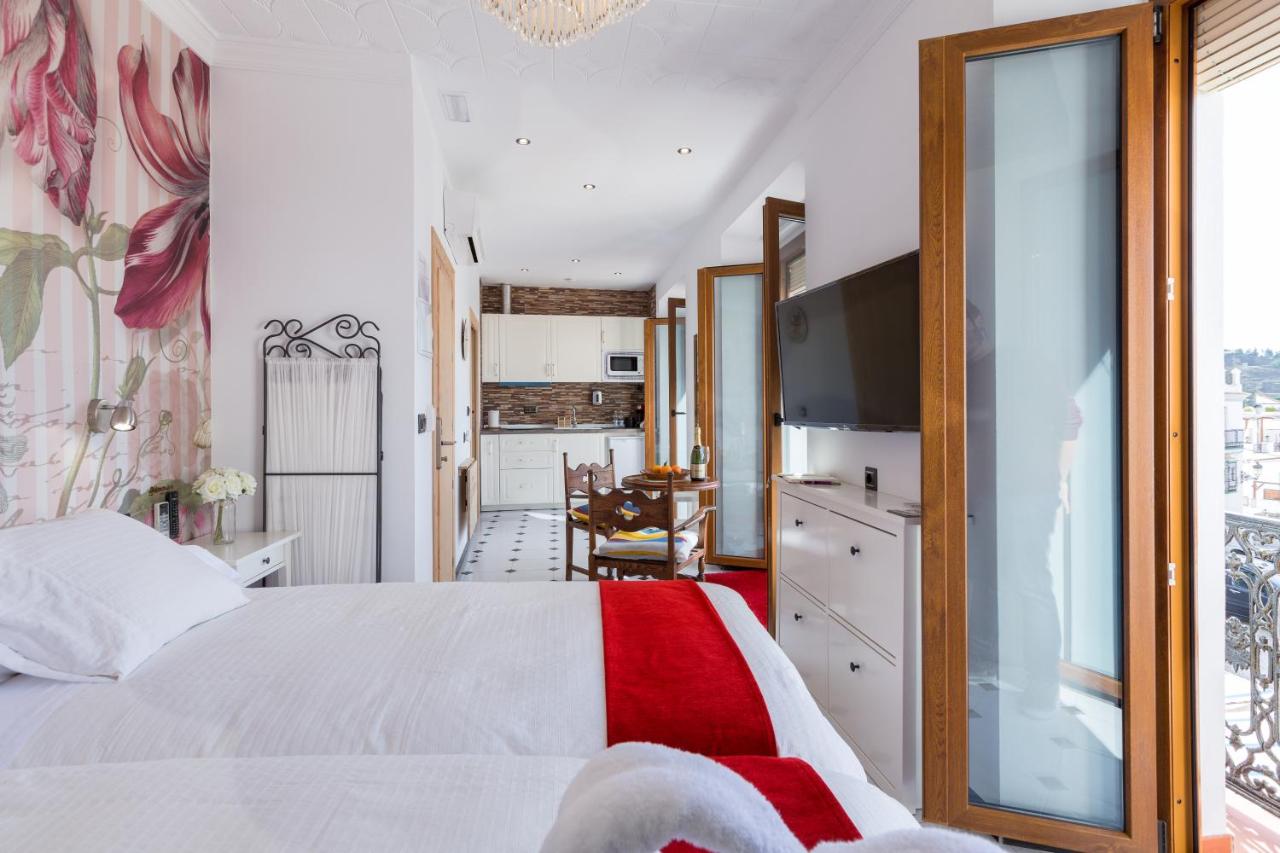 Superior Twin Room with City View