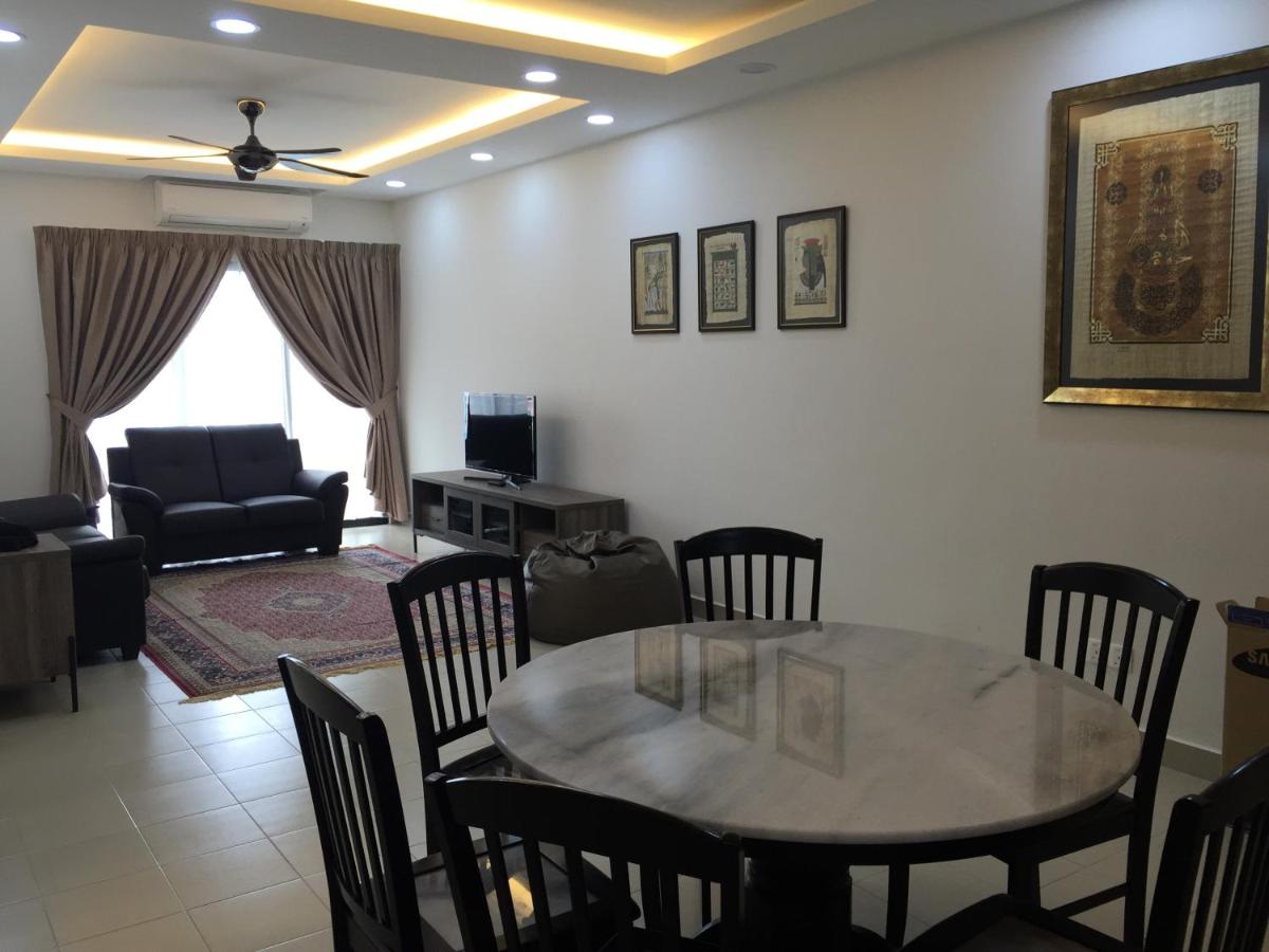 Rusnoor Homestay Alami Residensi 2-17-2 - Ferienwohnung Shah Alam