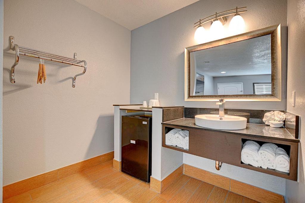 Standard King Room