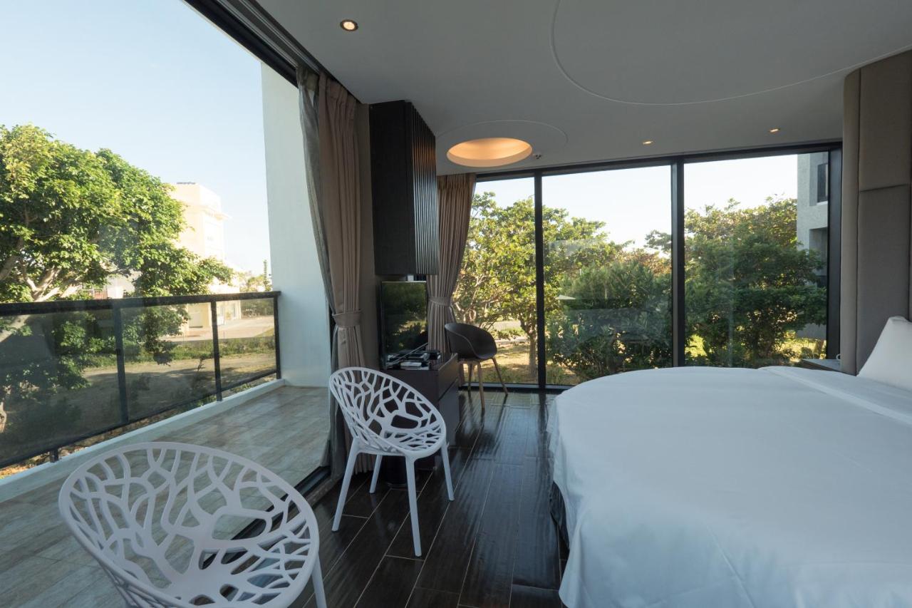 Zimmer mit Kingsize-Bett und Bergblick