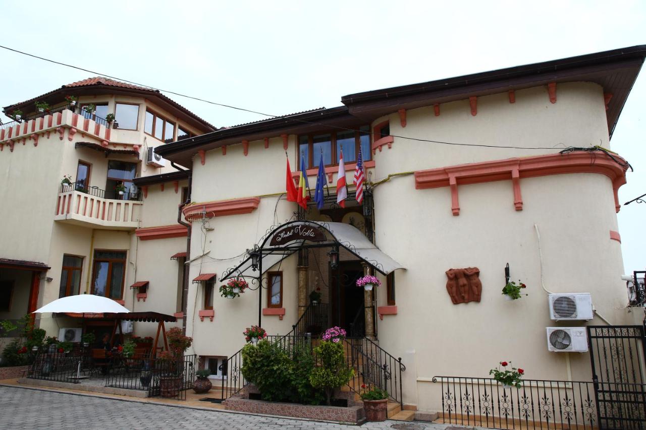 Voila Inn - Bed and Breakfast
