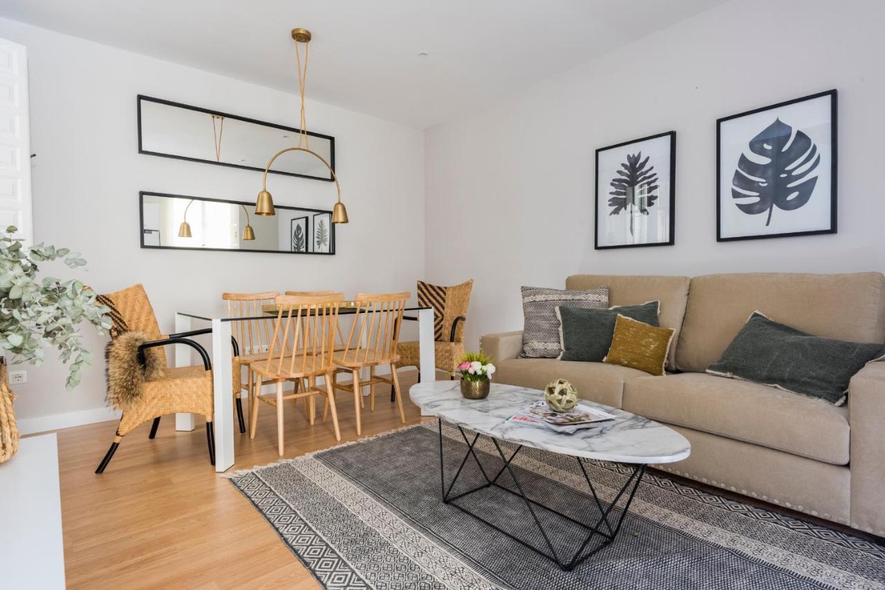 Three Bedroom Duplex Apartment with Terrace