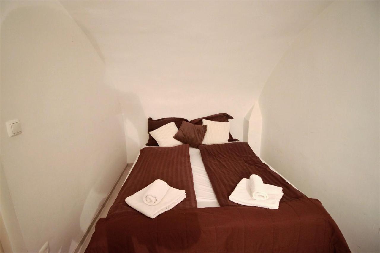 Two-Bedroom Apartment (Jókai tér 6.)