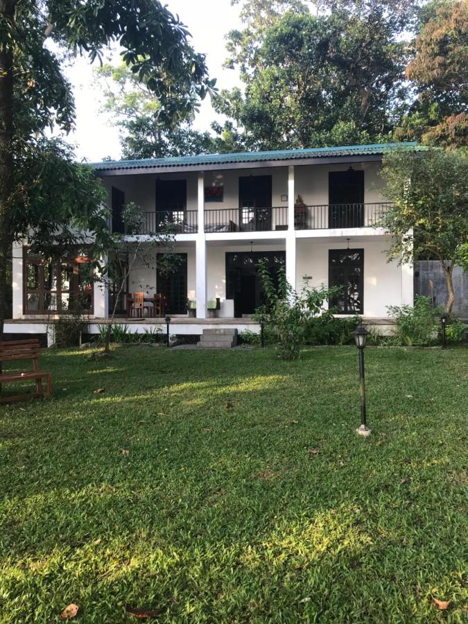 Villa by the Lake Bolgoda, Moratuwa-Colombo - Ferienwohnung