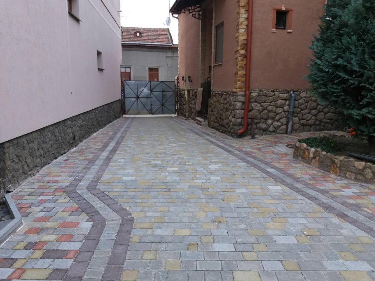 Guest House Zhanna - B&B