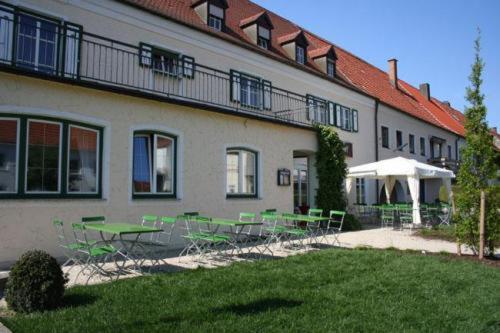 Schlosshof anno 1743 - Ferienwohnung Wolnzach