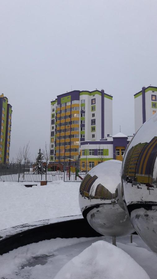 Bright new apartment near airport Zhylayny - B&B