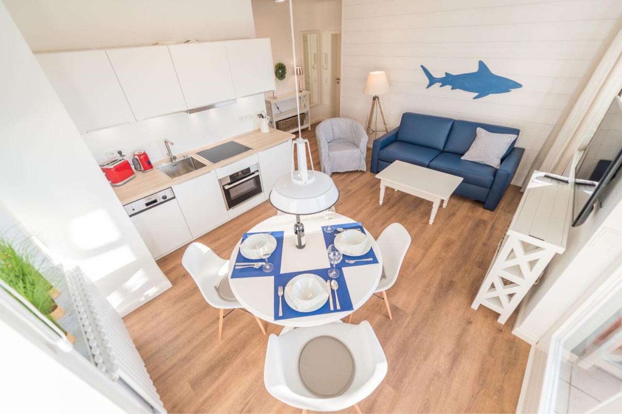 One-Bedroom Apartment with Balcony - 42RB58