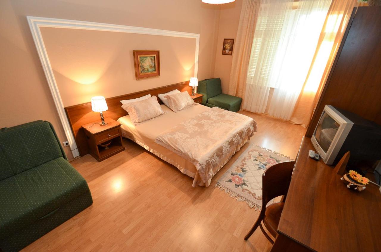 One-Bedroom Apartment (4 Adults)