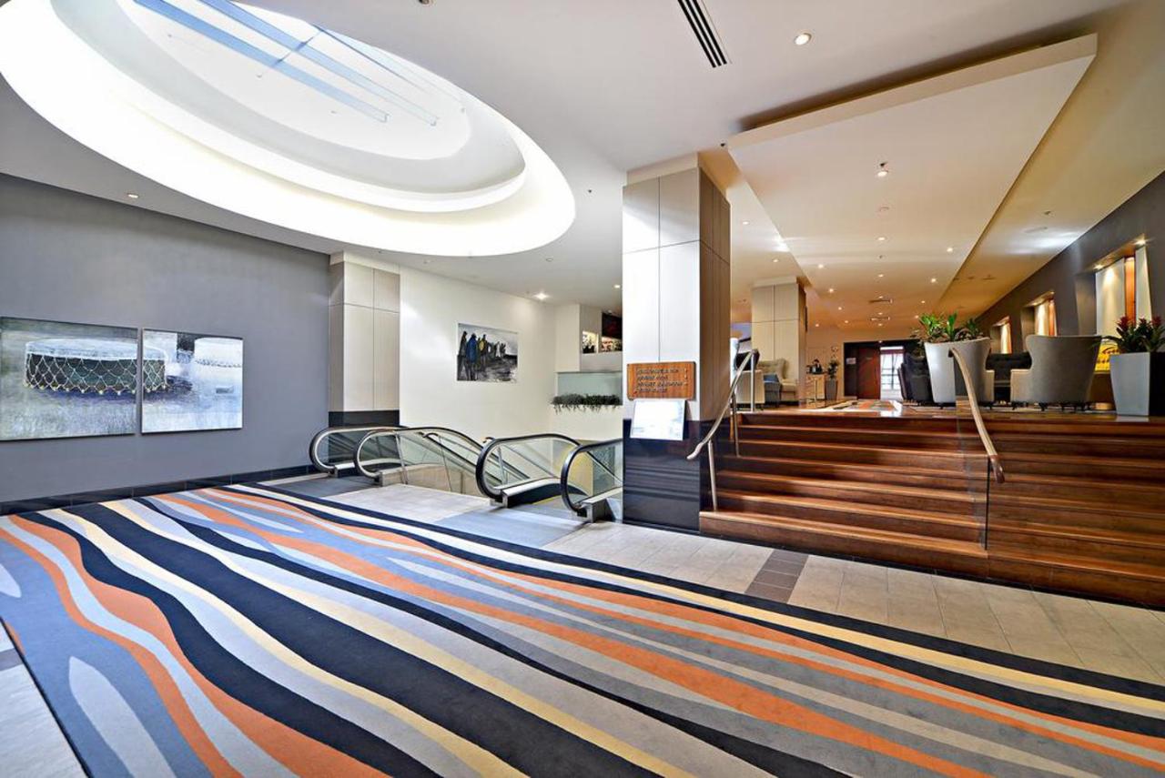 Lovely City Apartment! Views, Pool and Gym - B&B