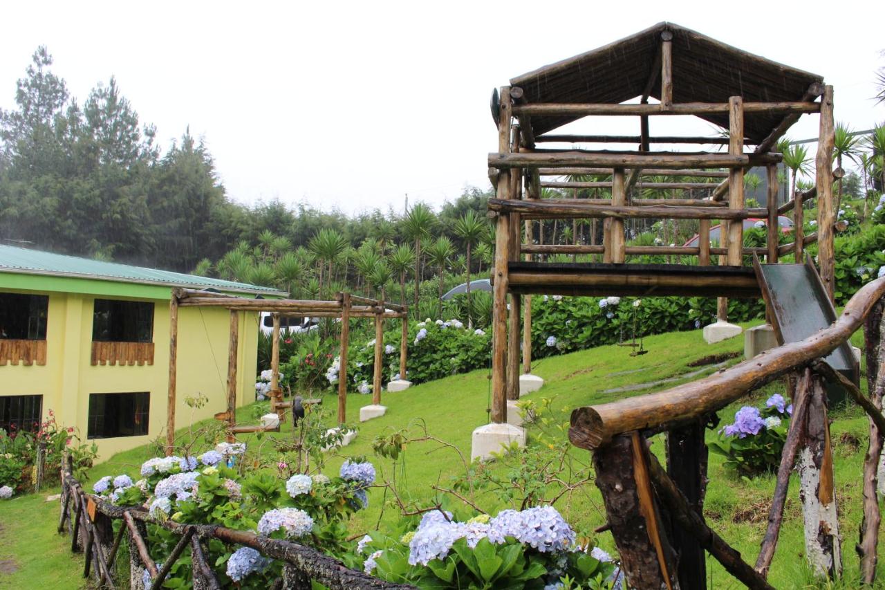 Cabañas y Restaurante Allá Arriba - B&B Las Cruces