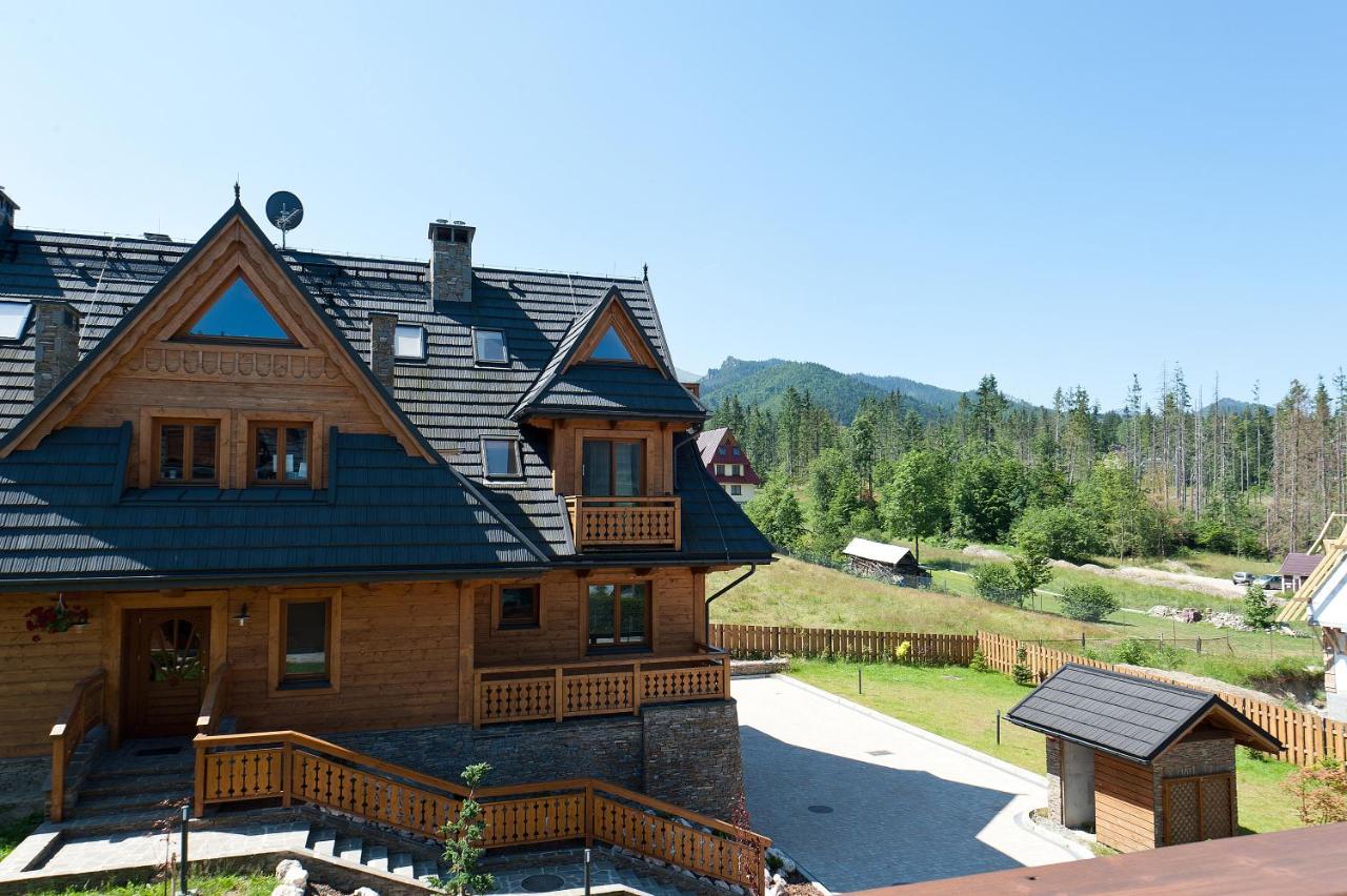 Two-Bedroom Apartment with Mountain View