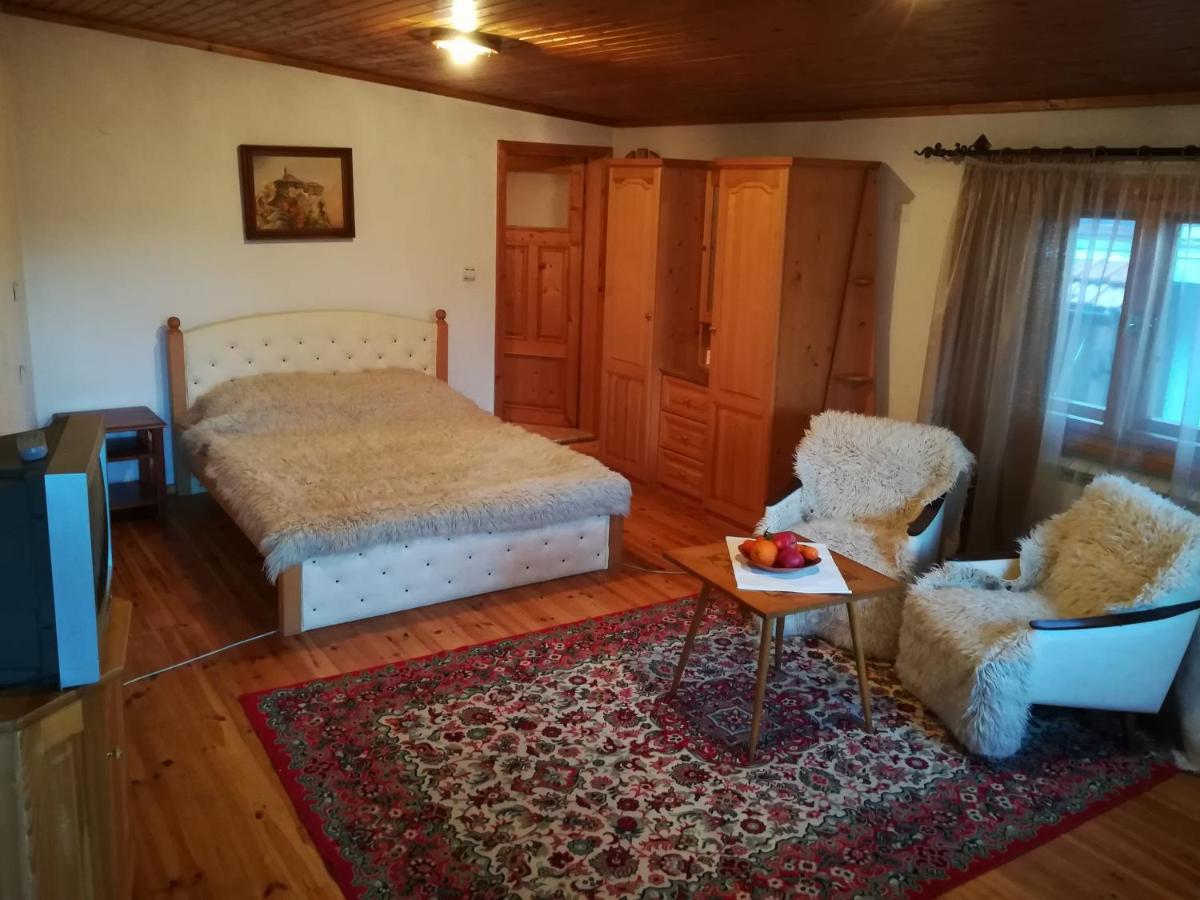 Deluxe Room (2 Adults + 1 Child)