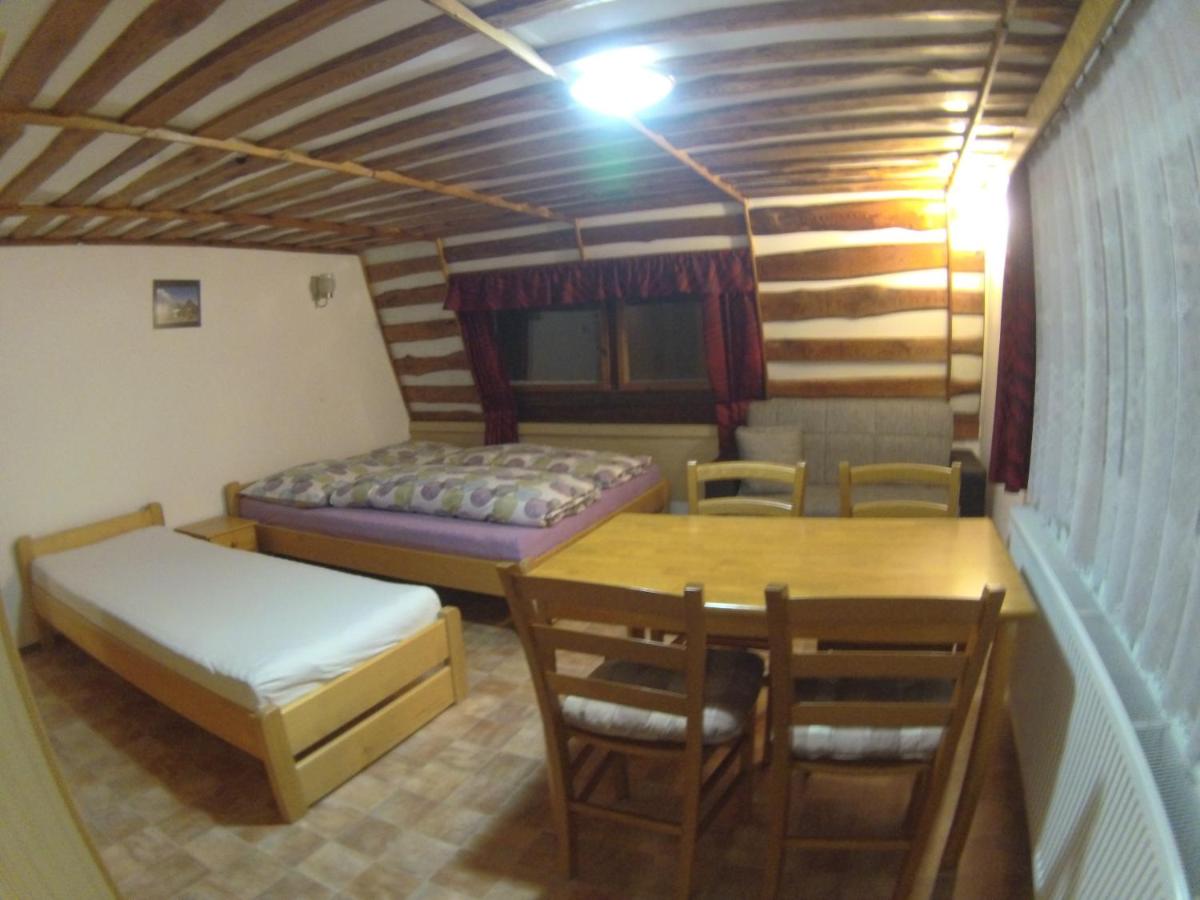 Camera Tripla