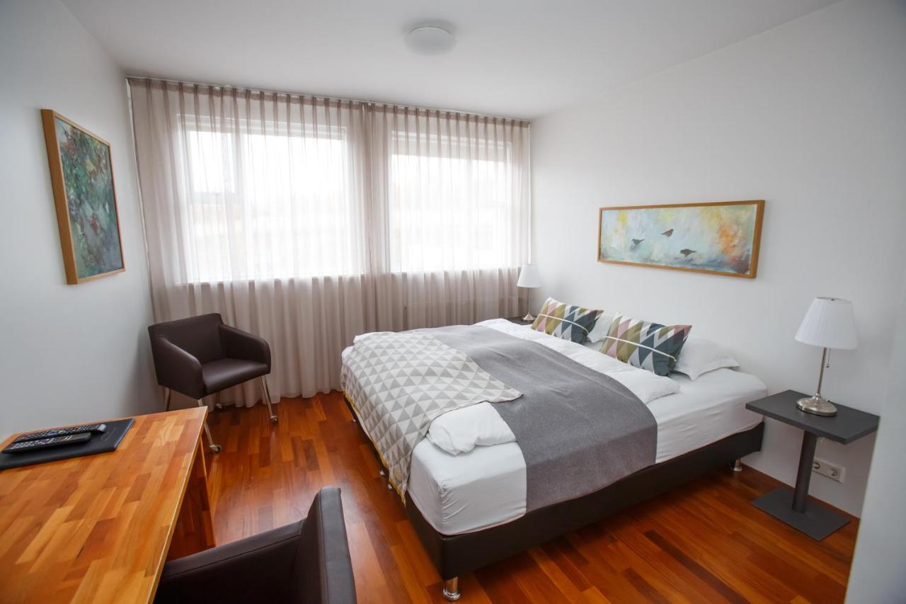 Doppel-/Zweibettzimmer mit Bad