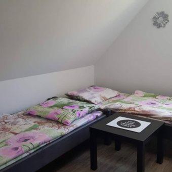 Kleines Zweibettzimmer