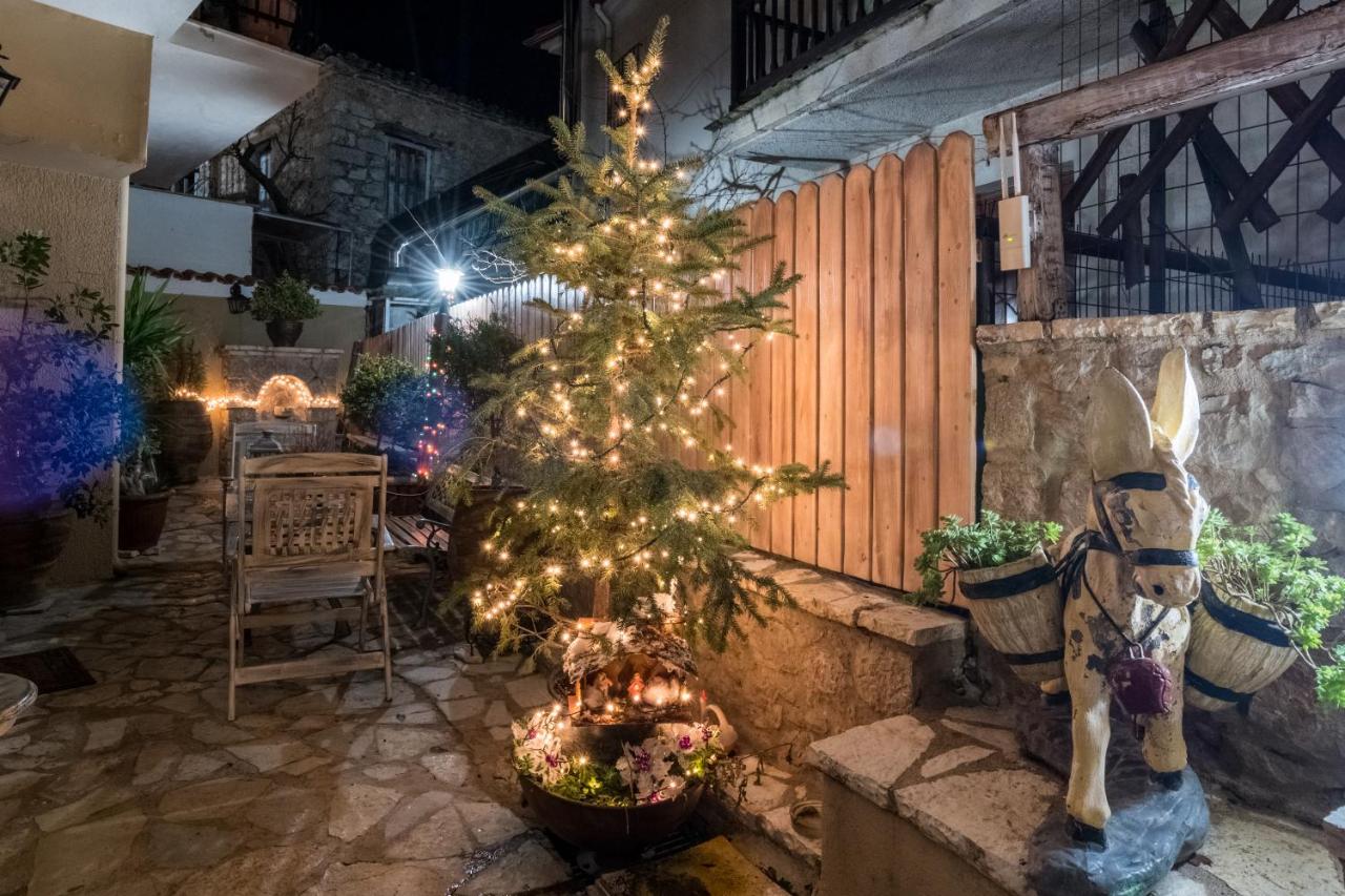 Lykovrisi Guest House - B&B