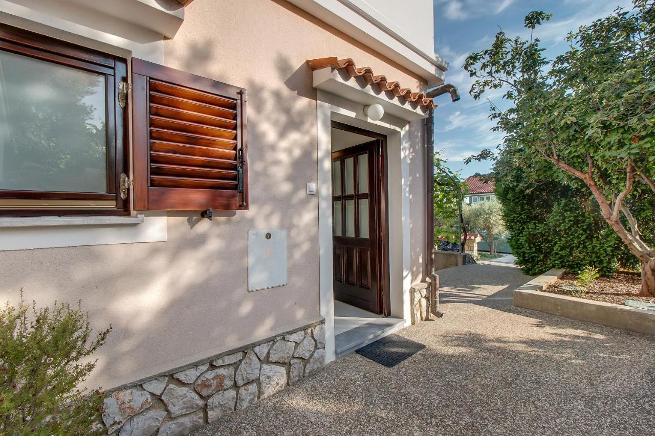Apartment Simona - Ferienwohnung Mali Lošinj