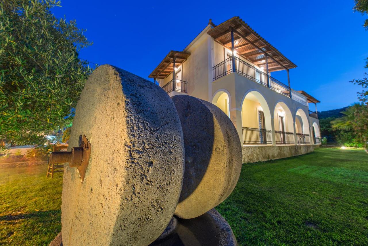 Helen & Theo - B&B Laganás