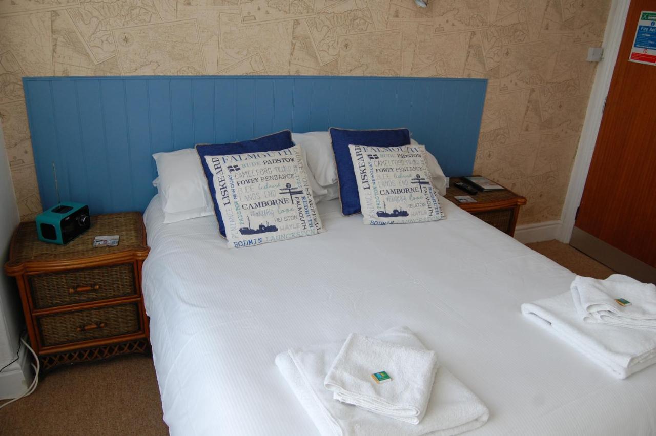 Double Room with Partial Sea View