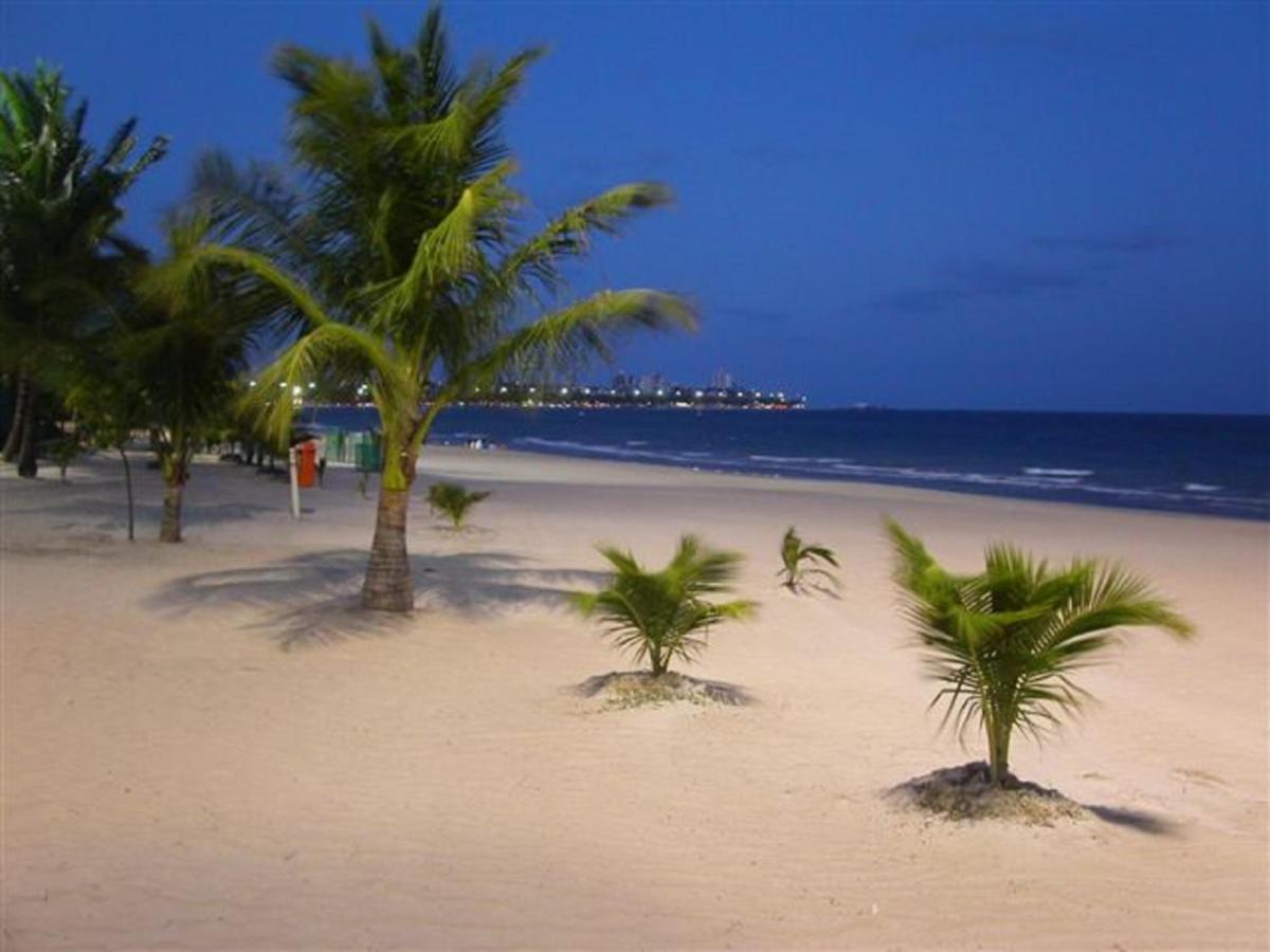 NA BEIRA MAR DE PAJUCARA - EDIFICIO NEO 2 - TEM VARANDA - VISTA LATERAL DO MAR- APARTAMENTO COM 02 QUARTOS - AVENIDA DOUTOR ANTONIO GOUVEIA 1081- CONSUMO ELETRICO É PAGO No CKECK-OUT 1KWH É 1,35 REIAS - B&B Maceió