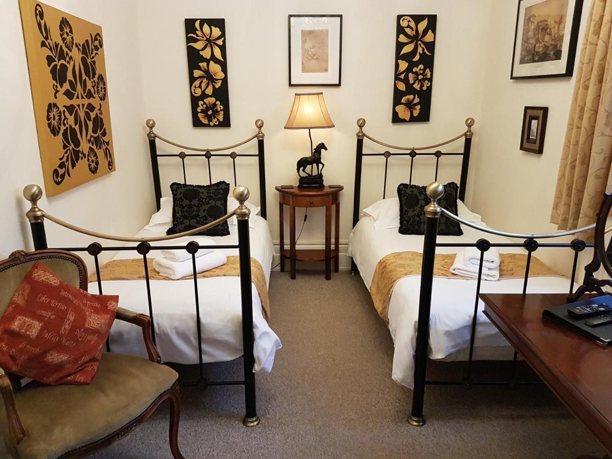 B&B East Grinstead - Gothic House - Bed and Breakfast East Grinstead