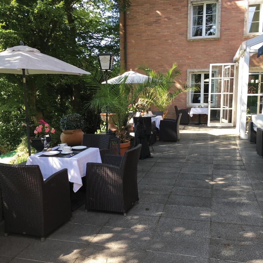 B&B Straubing - Hotel B&B Bredl in der Villa Ballestrem - Bed and Breakfast Straubing