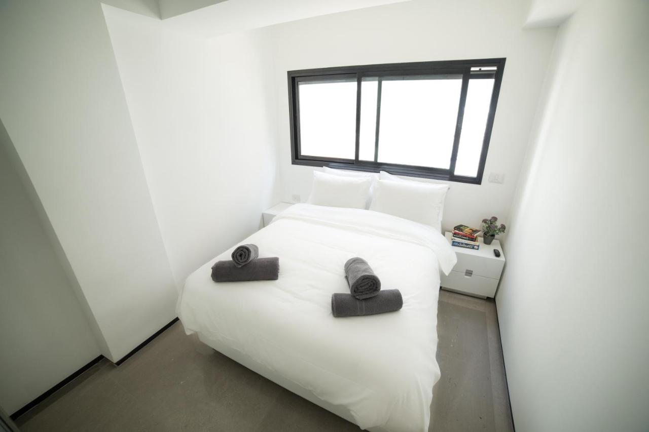 Deluxe Two-Bedroom Apartment with Balcony - Bernstein Cohen 5 Street