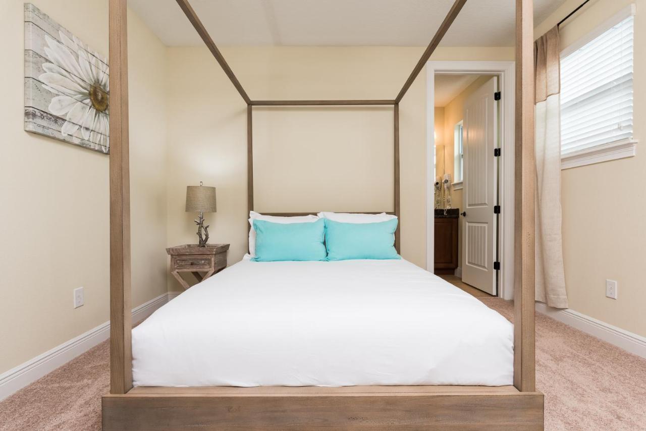 Luxury Dreams Disney Home with Private Pool and Spa - B&B