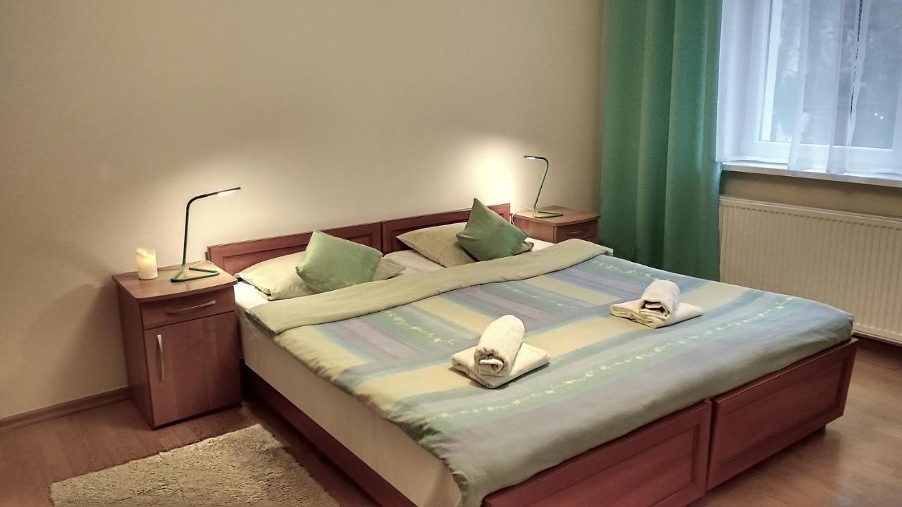 Classic Triple Room with Private Bathroom in the Hall