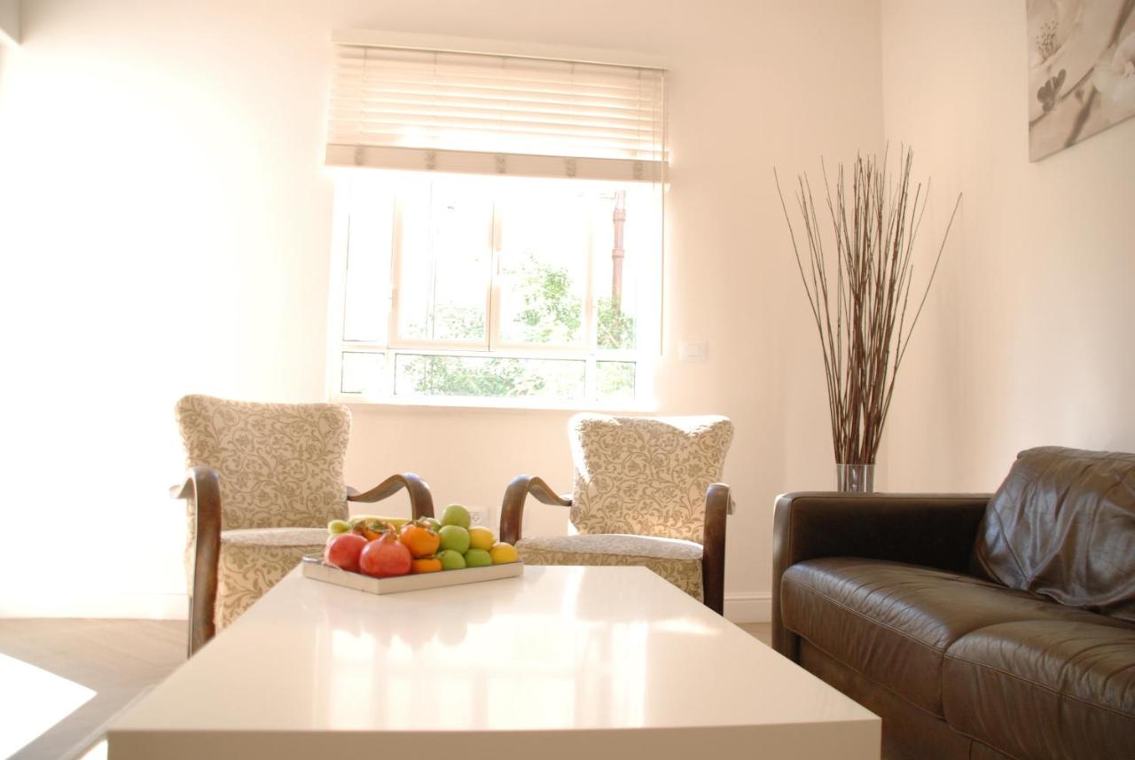 Apartamento de 2 dormitorios con balcón pequeño - King George 74