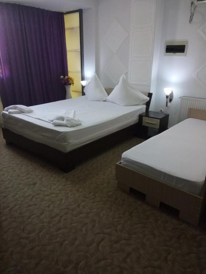 Dreibettzimmer mit eigenem Bad
