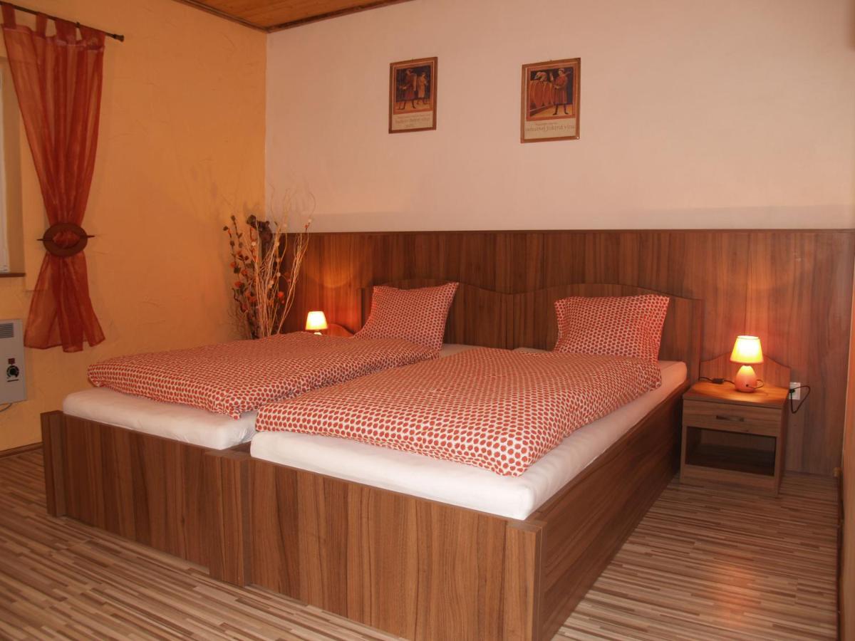 Standard Zimmer mit 2 Einzelbetten und Sofa