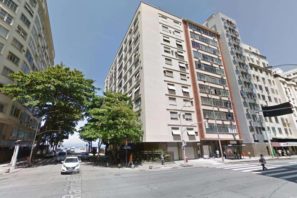 Reformadíssimo na quadra praia de Copacabana Posto 6 na melhor localização do Rio - WiFi 500Mb - Bed and Breakfast Rio de Janeiro