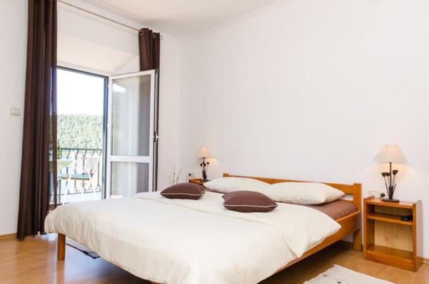 One-Bedroom Apartment with Sea View