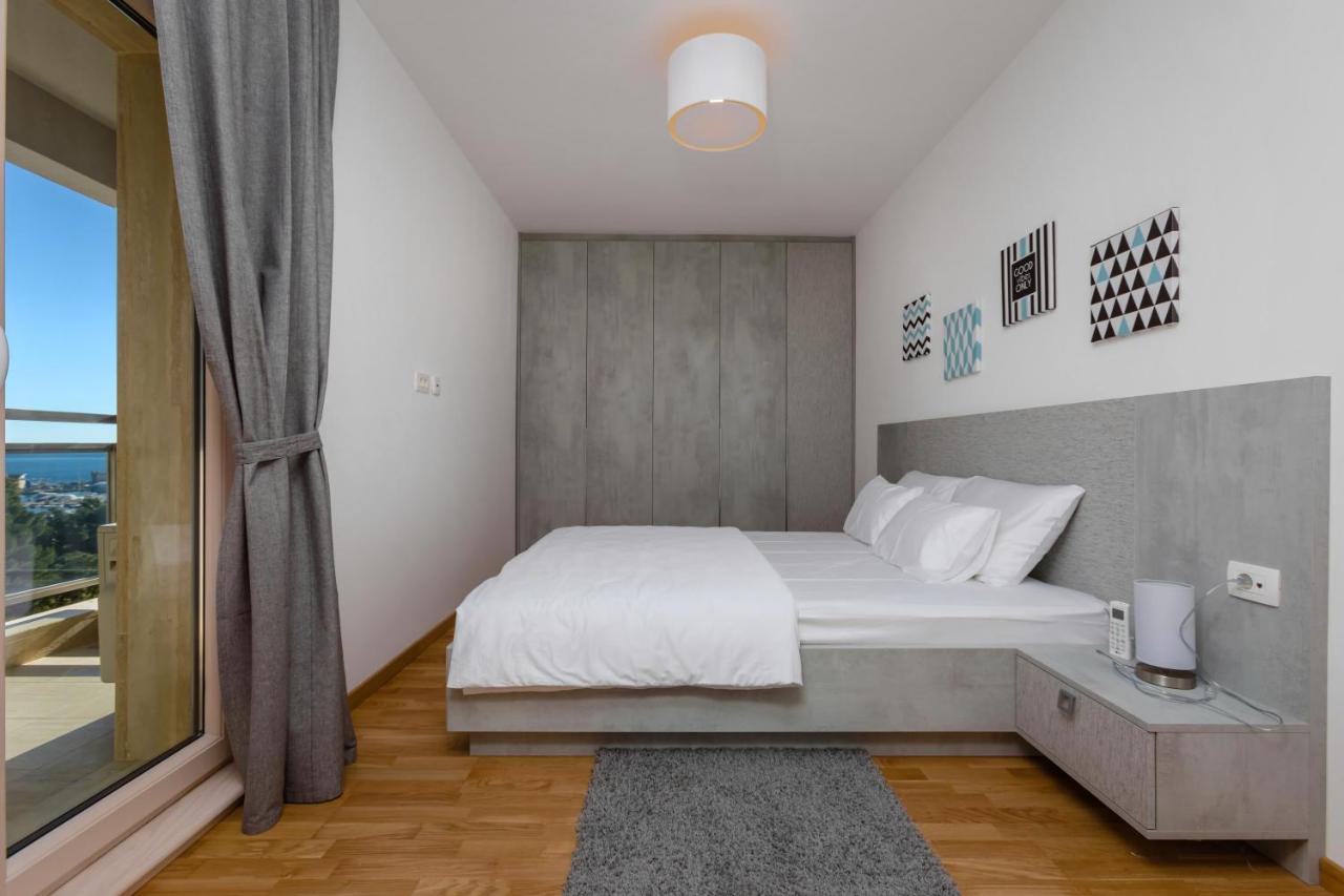 One-Bedroom Apartment with Balcony
