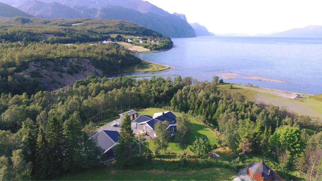 B&B Lyngseidet - House in the heart of the Lyngen Alps with Best view - Bed and Breakfast Lyngseidet