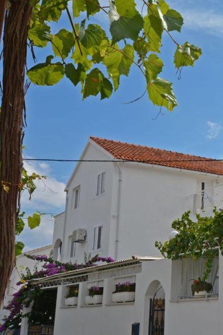 ꕥ Apartments Residence SUNCE Supetar, Family choice - cozy base to stay and explore island Brac FREE PARKING - Chambres d'hôtes Supetar