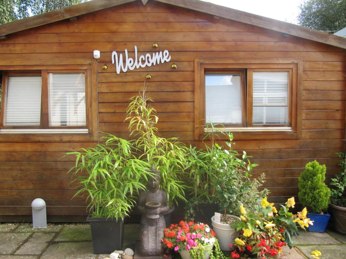 B&B Basingstoke - West View Lodge - Bed and Breakfast Basingstoke