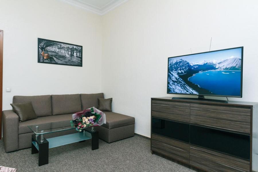 B&B Kyiv - VIP 2 bedroms right near Khreashatik - Bed and Breakfast Kyiv