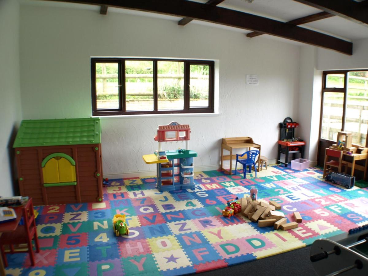 Polean Farm Old Farmhouse - With Large Jacuzzi, Games Room, Near the Sea and with Free Access to a Nearby Pool - B&B Looe